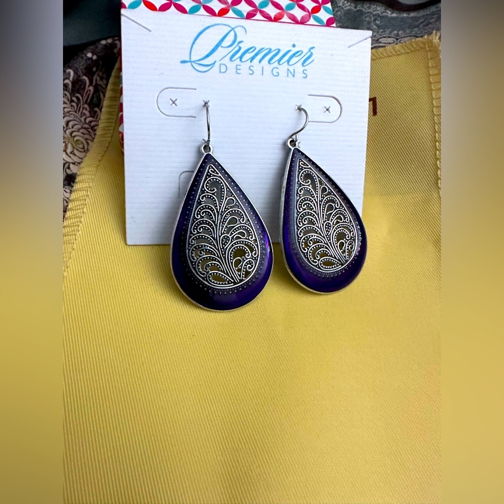 Premier Designs earrings - Picture 1 of 2